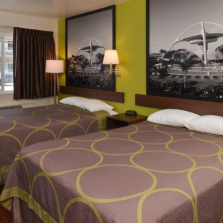 Super 8 By Wyndham Los Angeles/Alhambra Bagian luar foto