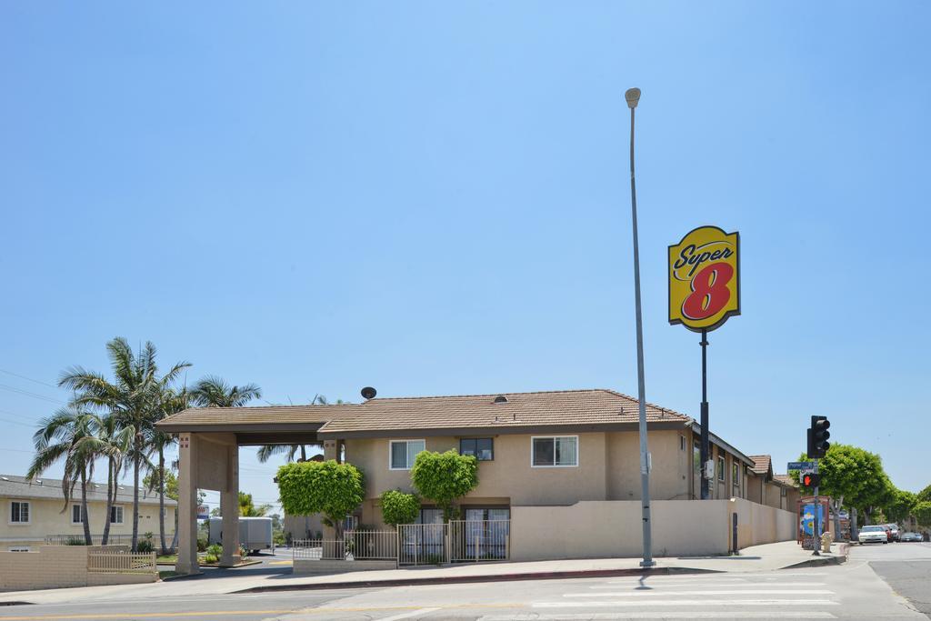 Super 8 By Wyndham Los Angeles/Alhambra Bagian luar foto