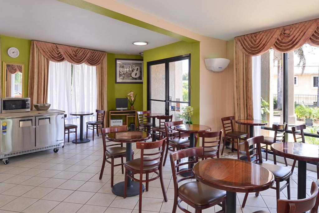 Super 8 By Wyndham Los Angeles/Alhambra Bagian luar foto