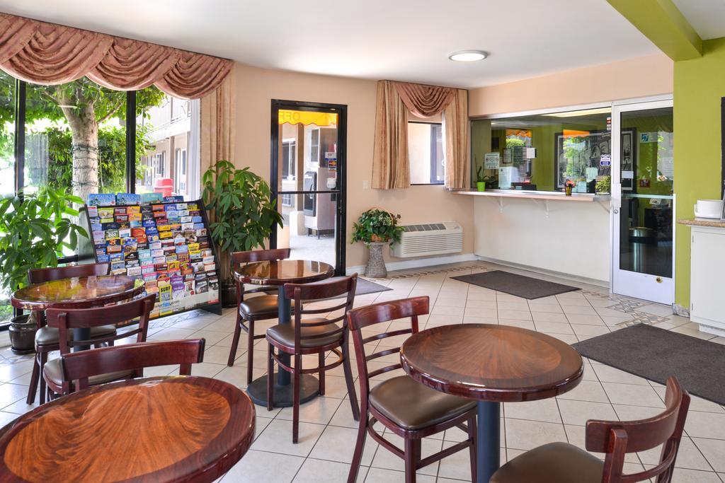 Super 8 By Wyndham Los Angeles/Alhambra Bagian luar foto