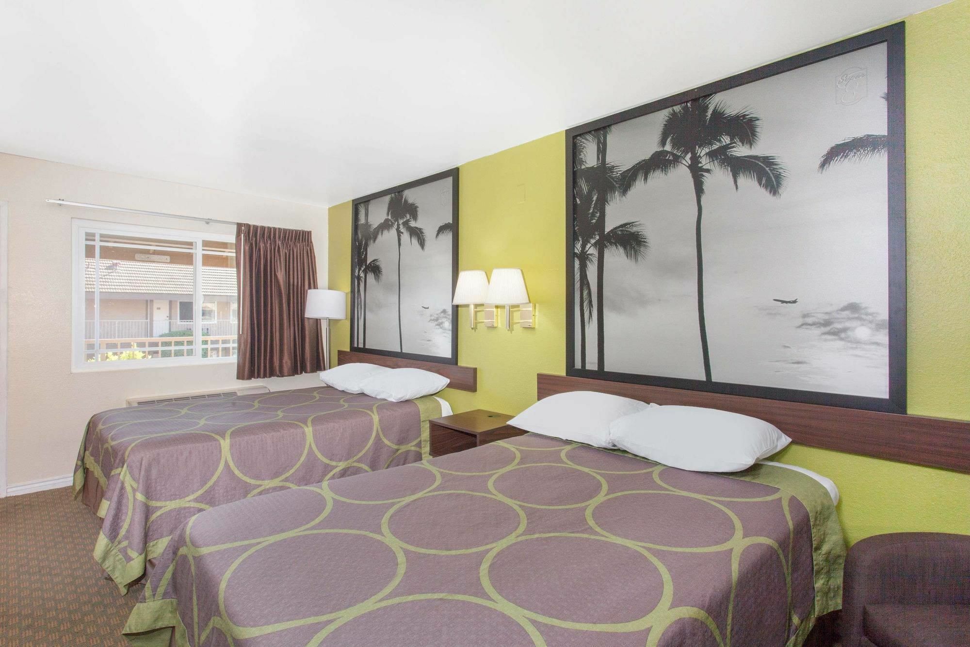 Super 8 By Wyndham Los Angeles/Alhambra Bagian luar foto