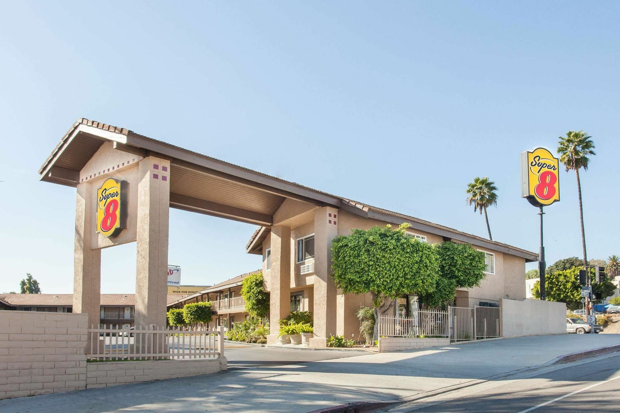 Super 8 By Wyndham Los Angeles/Alhambra Bagian luar foto