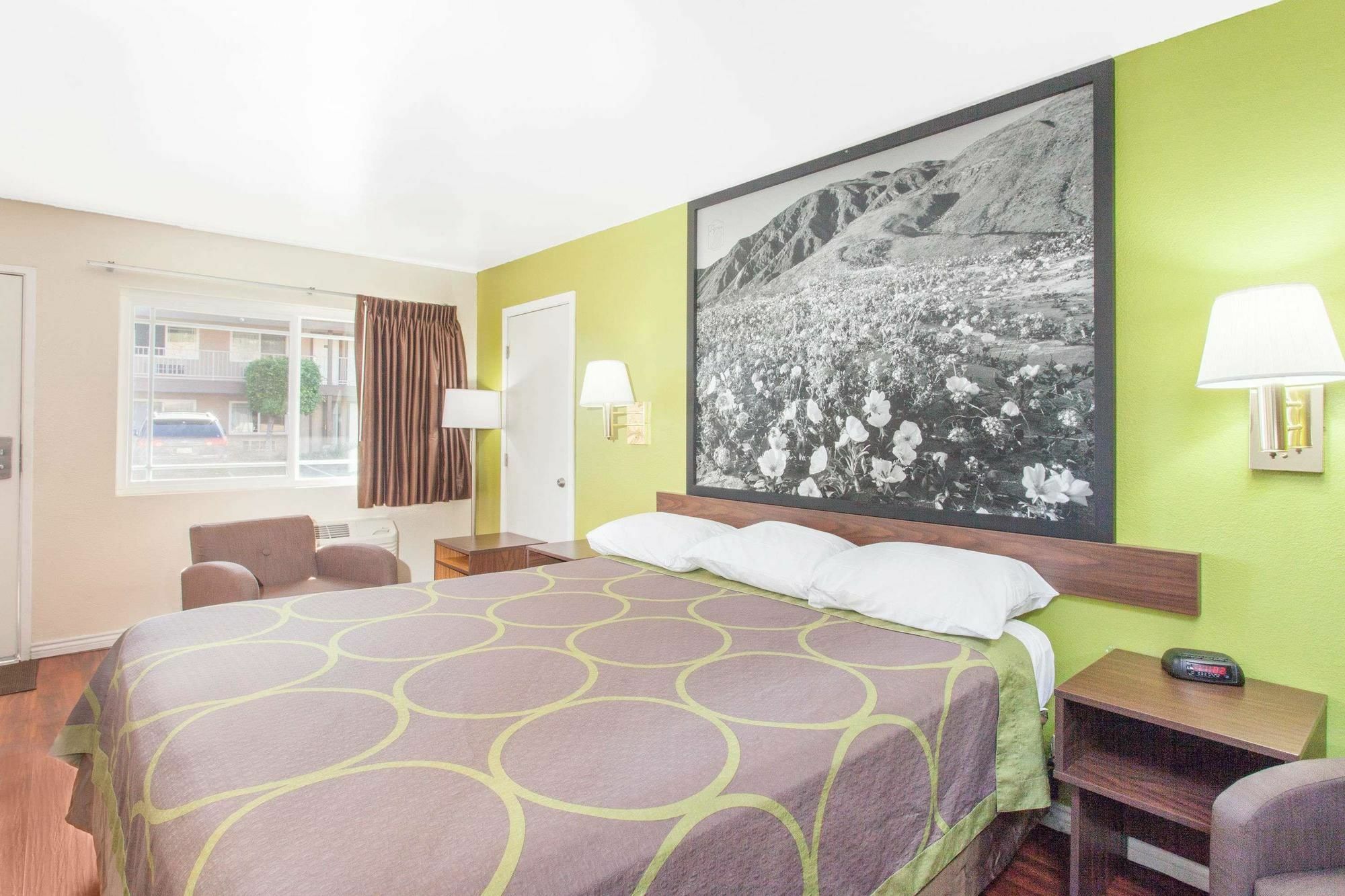Super 8 By Wyndham Los Angeles/Alhambra Bagian luar foto
